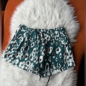 Zara Green Printed Shorts Size M